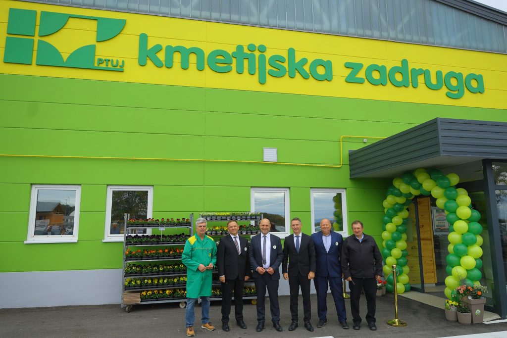 Skupinska fotografija ob otvoritvi novega Centra Ormož — 9. 10. 2026